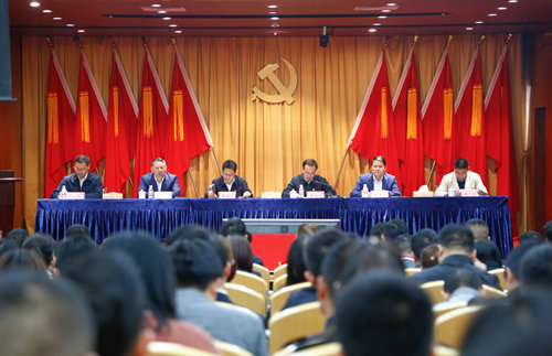 宜化集團召開2019年慶?！拔逡弧眹H勞動節(jié)暨表彰大會(圖2)