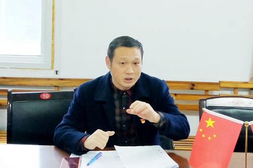 向宇飛列席指導(dǎo)股份公司氯堿黨支部“不忘初心、牢記使命”專題組織生活會(圖2)