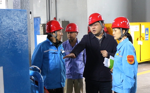 宜昌市國資委黨委委員、副主任曹紅國到股份公司開展主題教育調研(圖1)