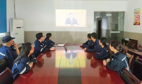 向抗疫英雄致敬！宜化集團(tuán)組織收看全國抗擊新冠肺炎疫情表彰大會(huì)(圖7)
