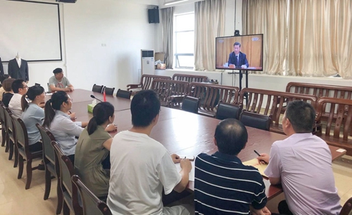 向抗疫英雄致敬！宜化集團(tuán)組織收看全國抗擊新冠肺炎疫情表彰大會(huì)(圖13)