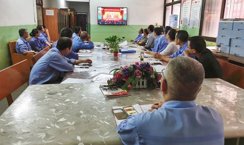向抗疫英雄致敬！宜化集團(tuán)組織收看全國抗擊新冠肺炎疫情表彰大會(huì)(圖12)