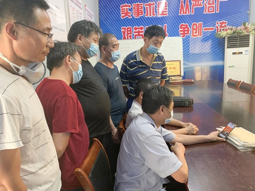 向抗疫英雄致敬！宜化集團(tuán)組織收看全國抗擊新冠肺炎疫情表彰大會(huì)(圖14)