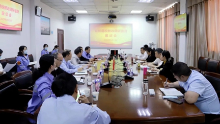 湖北省稅務(wù)局黨委委員、副局長何小平一行到楚星公司現(xiàn)場調(diào)研(圖2)