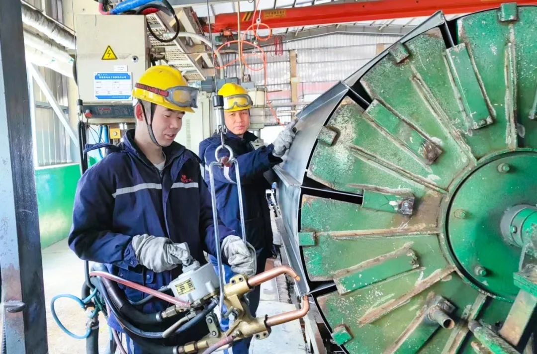 青海宜化電石分廠電極殼班：加強(qiáng)標(biāo)準(zhǔn)化建設(shè)，保障電石爐長周期穩(wěn)定運(yùn)行(圖4)
