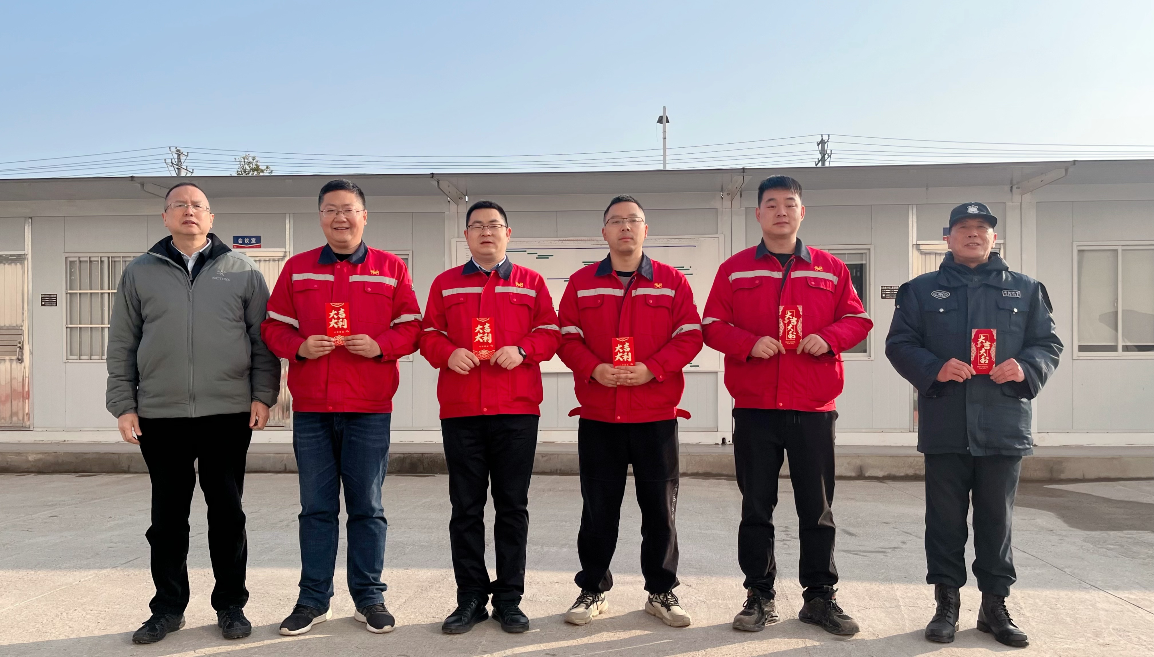 化機公司黨委書記、董事長、總經(jīng)理楊中澤到項目現(xiàn)場走訪慰問(圖2)