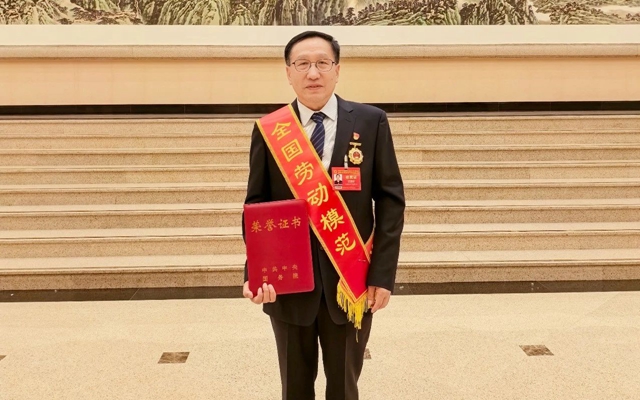 祝賀！新疆宜化礦業(yè)龐建將榮獲全國(guó)勞動(dòng)模范