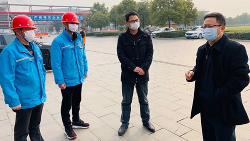 王大真到楚星公司和松滋肥業(yè)現(xiàn)場檢查疫情防控及安全生產情況