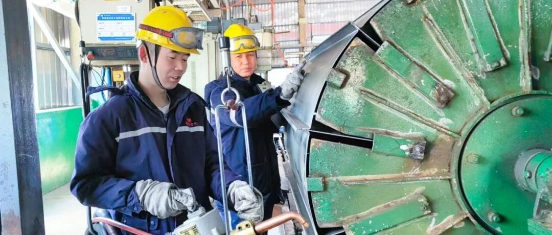 青海宜化電石分廠電極殼班：加強(qiáng)標(biāo)準(zhǔn)化建設(shè)，保障電石爐長周期穩(wěn)定運(yùn)行